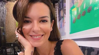 Νικολέττα Ράλλη | «Τρέλανε» το Instagram με το κόκκινο μαγιό της και το αβυσσαλέο ντεκολτέ