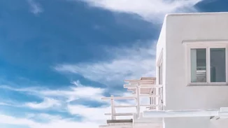 Ένα τριήμερο στη Μύκονο μας έμαθε όλα όσα πρέπει να ξέρουμε για την αντηλιακή προστασία