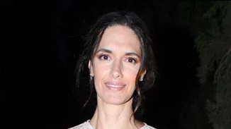 Η Νόνη Δούνια τράβηξε τα βλέμματα με φόρεμα Zara που κοστίζει κάτω από 40 ευρώ