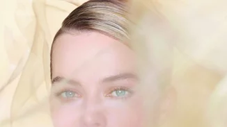 H Margot Robbie είναι το πρόσωπο του νέου αρώματος Gabrielle Chanel Essence