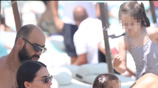 Ολυμπία Χοψονίδου - Βασίλης Σπανούλης | Διακοπές στη Μύκονο με τα πέντε παιδιά τους