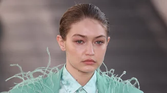 Κι όμως η Gigi Hadid κατάφερε να κάνει chic κάτι που σίγουρα έχεις κοροϊδέψει στο παρελθόν