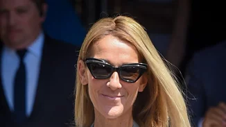 Η Céline Dion αποκαλύπτει τα φυσικά μαλλιά της και παραδίδει μαθήματα στιλ στις γυναίκες άνω των 50
