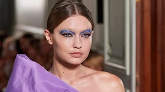 Στο show του οίκου Valentino, η Gigi Hadid μάς έδειξε τι δε θα αποχωριστούμε λεπτό τον χειμώνα που έρχεται