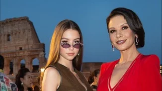 Στο front row του οίκου Fendi ξεχωρίσαμε την Catherine Zeta-Jones με τη κόρη της