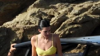 H Kendall Jenner βρίσκεται στη Μύκονο απολαμβάνοντας τις διακοπές της