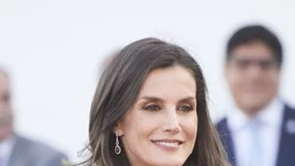 Βασίλισσα Letizia | Μια άψογη εμφάνιση ποντάροντας στο κόκκινο χρώμα