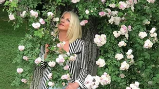 Η Ρούλα Κορομηλά στα 90s! Δες τη σε δύο vintage καλοκαιρινά στιγμιότυπα που έχει μοιραστεί