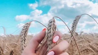 Πώς να υιοθετήσεις το πιο τέλειο trend στα νύχια για το καλοκαίρι χωρίς υπερβολές