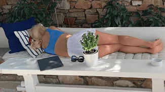 Ελένη Μενεγάκη | Η φωτο που κοιμάται και προκάλεσε αρνητικά σχόλια - Η αποστομωτική απάντηση της παρουσιάστριας