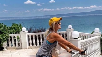 Μαρία Ανδρούτσου | Πάθαμε πλάκα με τους κοιλιακούς της! Το απίστευτο σώμα της με μαγιό