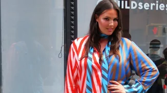 Ρούχα για κορίτσια με καμπύλες | 10 πολύ οικονομικά κομμάτια για να βάλεις στη βαλίτσα των διακοπών σου