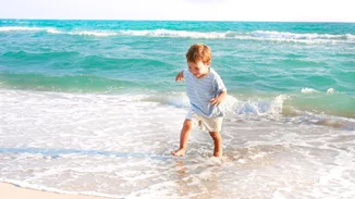 Μπορούν τα παιδιά μας να κολυμπήσουν αμέσως μετά το φαγητό;