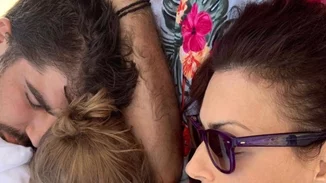 Σίσσυ Φειδά | Τα παιχνίδια με την κόρη της σε παραλία της Μυκόνου