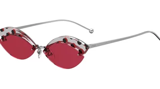 Τα νέα γυαλιά ηλίου του οίκου FENDI αποθεώνουν τη θηλυκότητα