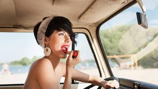 Παγκόσμια Ημέρα Κραγιόν | Αυτά πρέπει να έχεις μαζί σου αυτό το καλοκαίρι