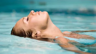 Μακιγιάζ στην παραλία | Οι κανόνες του αδιάβροχου μακιγιάζ και τα σωστά προϊόντα