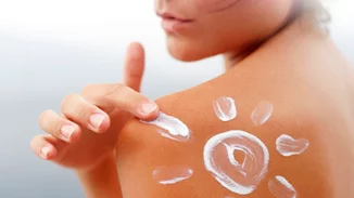 Εσύ, τι περιμένεις για να αγοράσεις τώρα το αντηλιακό σου;