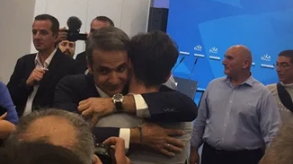 Κυριάκος Μητσοτάκης | Η συγκίνηση του γιου του κατά την πρώτη ομιλία μετά τη νίκη στις εκλογές
