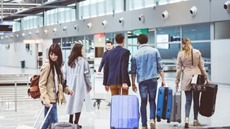 Πώς θα παραλαμβάνεις πάντα πρώτος τη βαλίτσα στο αεροδρόμιο