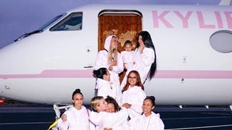 Kylie Jenner | Διοργάνωσε ταξίδι με τις φίλες της για την προώθηση της skincare σειράς της