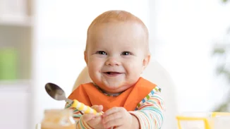 Υπερβολική ζάχαρη στις βρεφικές τροφές, προειδοποιεί ο ΠΟΥ