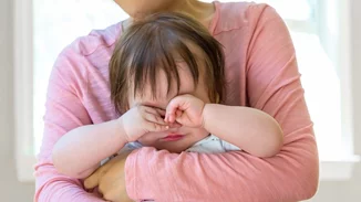 2 φράσεις που δεν πρέπει να λέτε στο παιδί σας όταν έχει tantrum και τι μπορείτε να κάνετε