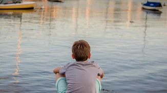 Τα παιδιά κατέχουν από τη φύση τους μια μοναδική, μαγική τέχνη: την τέχνη του χαζέματος