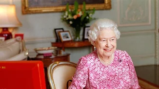 Βασίλισσα Ελισάβετ | Τι είναι αυτό το μυστήριο κόκκινο κουτί που έχει;