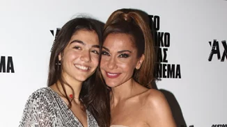 Η Μελίνα Νικολαΐδη ανακύκλωσε και δεύτερο ρούχο της μαμάς της | Δες την 15χρονη με το φόρεμα του 2000!