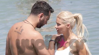 Εύη Φραγκάκη | Τρυφερά στιγμιότυπα στη θάλασσα με τον νέο της σύντροφο!