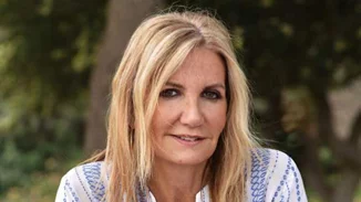 Τα πέδιλα και τα sneakers της Μαρέβας Μητσοτάκη | Πώς κατάφερε να κάνει τρεις διαφορετικές εμφανίσεις αλλάζοντας μικρές λεπτομέρειες (pics)