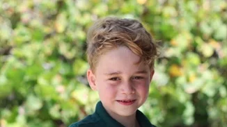 Ο πρίγκιπας George έγινε 7 ετών! Ποζάρει χαμογελαστός στις νέες φωτογραφίες