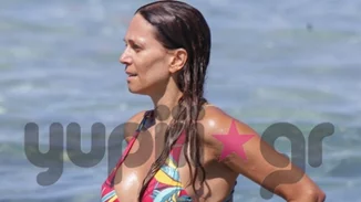 Έλλη Κοκκίνου | Δείτε την με μαγιό στην Πάρο