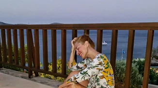 Μαρία Ηλιάκη | Δες την φωτογραφία που την έβγαλε ο Στέλιος Μανουσάκης μόνο με το σεντόνι