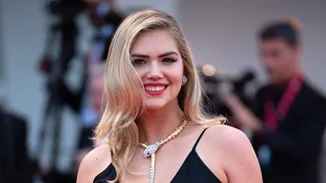 Η Kate Upton βρίσκεται στην Ελλάδα! Αποθέωσε την Ακρόπολη