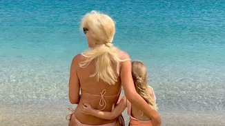 Μαρίνα Παντζοπούλου | 8 υπέροχα στιγμιότυπα στην αγκαλιά των γονιών της