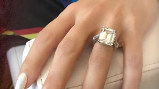 Pearly White | Ένα ακόμα τέλειο χρώμα για τα νύχια για τον Σεπτέμβριο