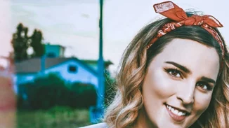 Εβελίνα Νικόλιζα | Mε το πιο τέλειο χρώμα μαλλιών, λίγο πριν το φθινόπωρο!