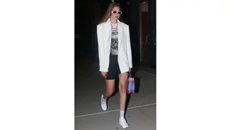 5 μεταβατικά looks που σε προετοιμάζουν για τη νέα σεζόν