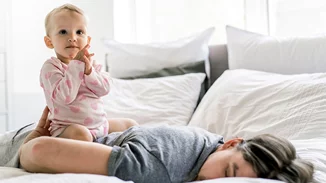 Η εξουθένωση των γονέων μπορεί να έχει επικίνδυνες επιπτώσεις για τους ίδιους και τα παιδιά