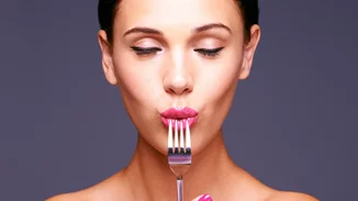 5 ευεργετικές τροφές για το πρόσωπό σου