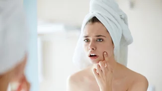 DIY τρόποι για να αντιμετωπίσεις την ξαφνική εμφάνιση ακμής