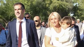 Κώστας Μπακογιάννης | Oρκίστηκε δήμαρχος Αθηναίων! Με τη Σία Κοσιώνη και τα παιδιά του στο πλευρό του