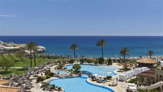 Το εστιατόριο Blue Bay του ξενοδοχείου Atlantica Imperial Resort and Spa υποψήφιο για το βραβείο Χρυσού Σκούφου