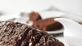 Συνταγές για 3 λαχταριστά γλυκά με σοκολάτα από τον Λευτέρη Λαζάρου