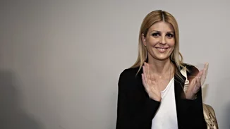 Έλενα Ράπτη | Ποια σχεδιάστρια δημιούργησε το νυφικό της;