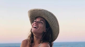 Βάσω Λασκαράκη | Φωτογραφίζεται με μαγιό και μας δείχνει τους κοιλιακούς της!