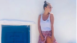 Βάσω Λασκαράκη | Φωτογραφίζεται στην αγκαλιά του συζύγου της, Λευτέρη Σουλτάτου