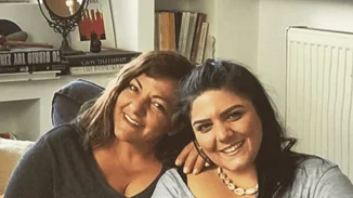 Η Δανάη Μπάρκα έχει την καλύτερη απάντηση για όλους αυτούς που θα σχολιάσουν τα κιλά σου στην παραλία